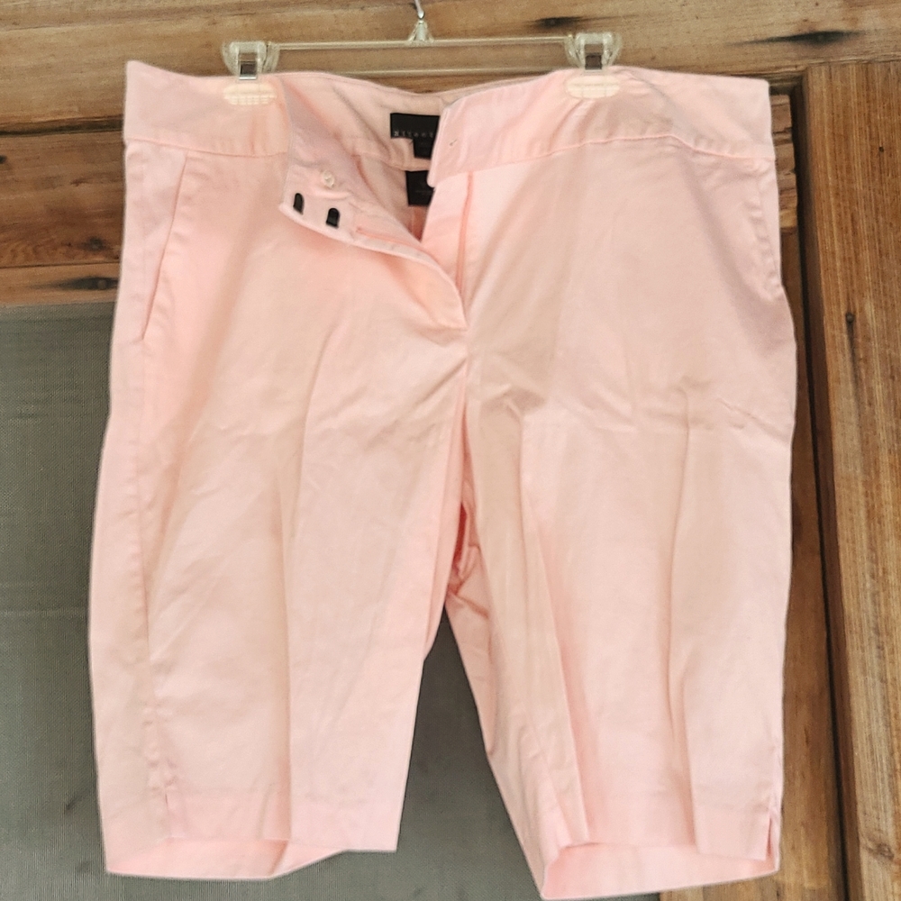 Women's Attention Bermuda shorts, peach, size 18, like new condition.